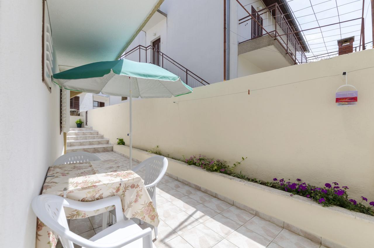 Apartments Visnja Primošten Екстериор снимка