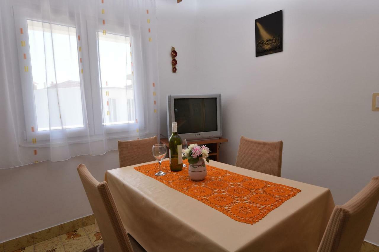 Apartments Visnja Primošten Стая снимка